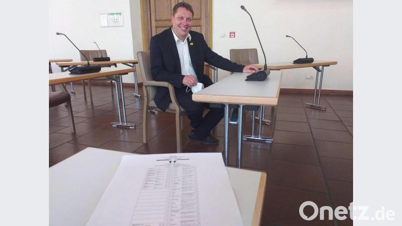 Der Stimmzettel für die Bundestagswahl am Sonntag, 26. September, wird laut Martin Schafbauer 73 Zentimeter lang sein. Bei nur zwei Zentimetern mehr hätte es laut dem stellvertretenden Kreiswahlleiter ein Problem gegeben. Bild: tk
