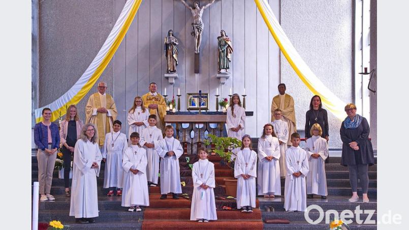 In vier Gruppen feierten die Mädchen und Jungen der Pfarreiengemeinschaft St. Elisabeth/Maria Waldrast Erstkommunion. Bild: Pfarrei St. Elisabeth/Maria Waldrast/exb