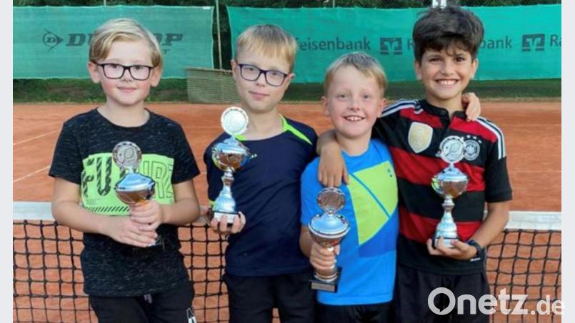 Von Sieg zu Sieg zum Meistertitel: Die U9 des TC Rot-Weiß Auerbach mit (von links) Finn Wiesneth, Valentin Böhm, Emil Eisend und Silas Braun. Bild: Werner Stauber