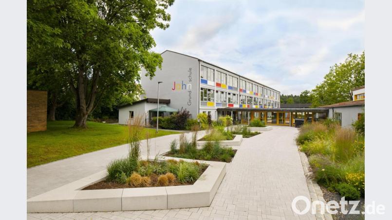 Der Eingangsbereich zur Jahn-Grundschule im Stadtteil Rosenberg gilt als Abschluss der über Jahre sanierten Schule und gleichzeitig als deren „neues Gesicht“. Bild: Thilo Hierstetter