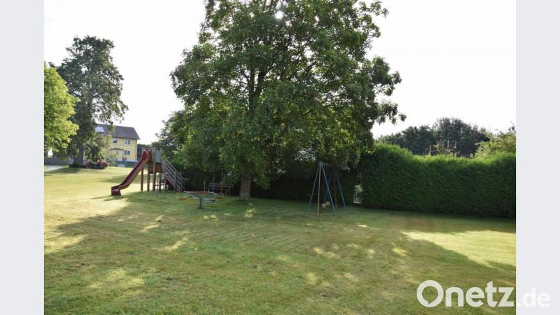 Der in der Dorfmitte liegende Spielplatz in Ottenrieth soll attraktiver werden und wird daher neu gestaltet. Bild: fla