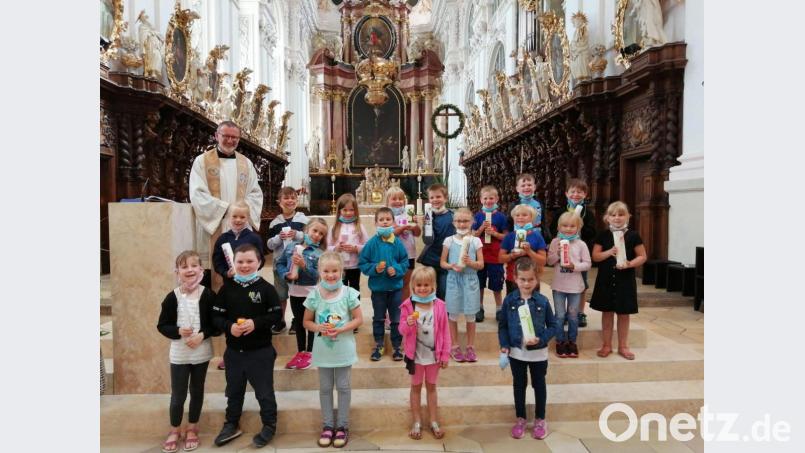 Die Vorschulkinder der beiden Kindergärten waren zu einem Tauferinnerungsfest in die Basilika eingeladen. Bild: Markus Scharnagl/exb