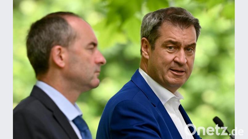 Markus Söder (rechts) und Hubert Aiwanger kämpfen aktuell im Bundestagswahlkampf gegeneinander. Bild: Peter Kneffel