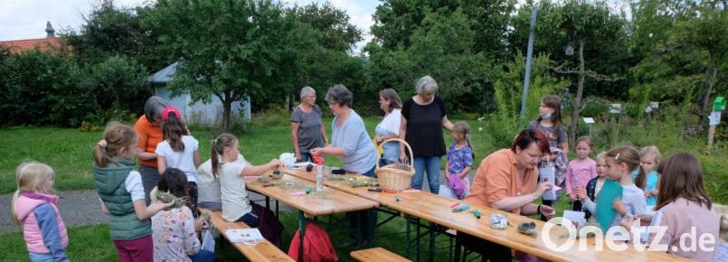 Die Frauen-Union bastelte mit dem Kinder im Kreislehrgarten. Bild: le
