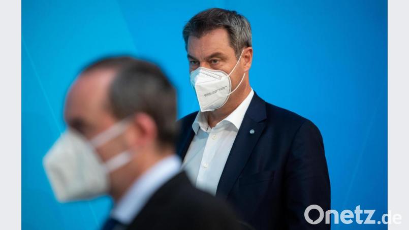 Markus Söder (r, CSU), Ministerpräsident von Bayern, und Hubert Aiwanger (Freie Wähler), Wirtschaftsminister von Bayern, kämpfen aktuell im Bundestagswahlkampf gegeneinander. Bild: Sven Hoppe