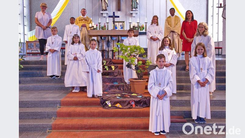 In vier Gruppen feierten die Mädchen und Jungen der Pfarreiengemeinschaft St. Elisabeth/Maria Waldrast Erstkommunion. Bild: Pfarrei St. Elisabeth/Maria Waldrast/exb