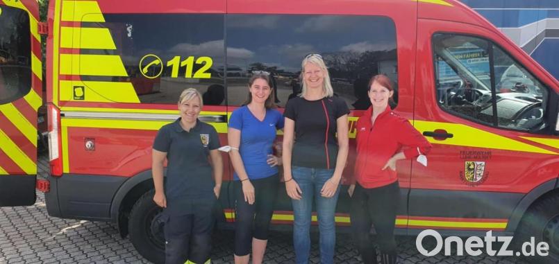 Das sind die Atemschutzträgerinnen der Feuerwehren Luhe und Oberwildenau vor ihrer realitätsnahen Ausbildung in der Brandübungsanlage Neumarkt Bild: bey