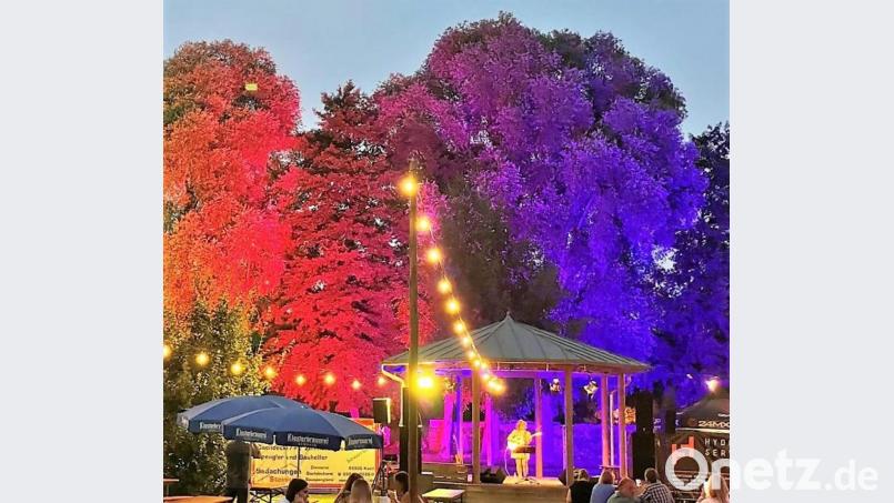 Farbenprächtig präsentierte sich das Areal am Eisweiher. Bild: stg