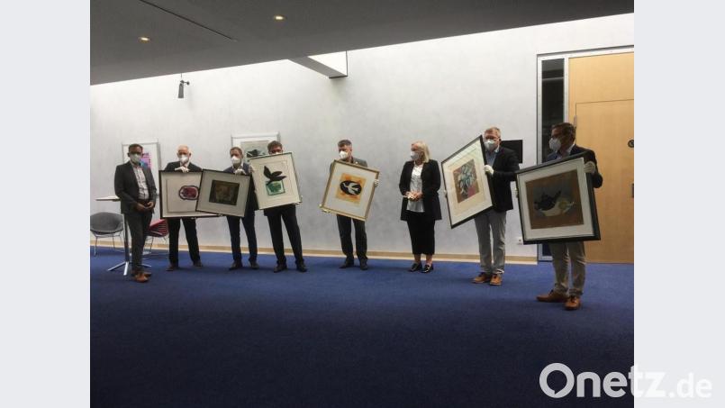Die Sponsoren der Kunstausstellung "Georges Braque" versammeln sich im ACC und begutachten eine Vorauswahl der Bilder des Wegbereiters der Avantgarde. Bild: roa