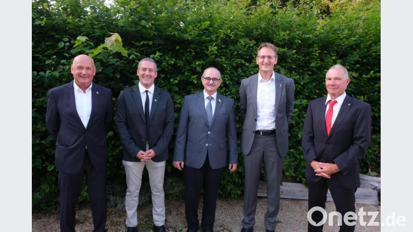 Sie leiten im neuen Clubjahr die Geschicke der Amberg-Sulzbacher Lions (von links): Präsident Gustl Walleter, Vizepräsident Matthias Hahn, Schatzmeister Hans Fürnkäs, Sekretär Stefan Huber und Past-Präsident Fritz Kammerer. Bild: usc