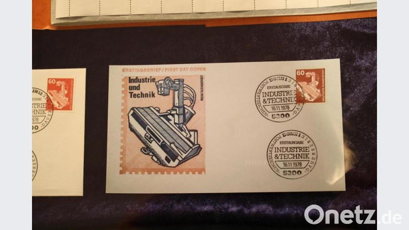 Dieses Miniaturbild eines in Kemnath entwickelten Röntgengeräts ging ab 1978 in Millionenauflage um die Welt: Einen kompletten Schalterbogen und zwei ersttagsgestempelte Schmuckumschläge der 60-Pfennig-&quot;Industrie und Technik&quot;-Marke zeigt das Kemnather Heimatmuseum in seiner aktuellen &quot;Postausstellung&quot;. Bild: bjp