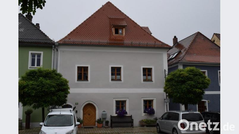 Das sanierte &quot;Bürger- und Handwerkerhaus&quot; am Pfreimder Marktplatz wurde mit dem Denkmalpreis 2020 des Bezirkes Oberpfalz ausgezeichnet. Das Gebäude ist ein wichtiger Baustein bei der Sanierung der Altstadt. Bild: bnr