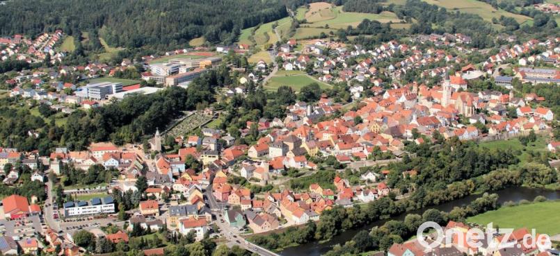 Mit einem neuen Entwicklungsfonds möchte die Stadt erreichen, dass Immobilien im Sanierungsgebiet schneller ins Eigentum von Investoren kommen. Luftbild: Alois Köppl