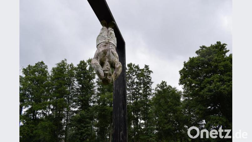 Die Stadt Tirschenreuth beziffert den Schaden an der Holzskulptur auf mindestens 2000 Euro. Bild: szl