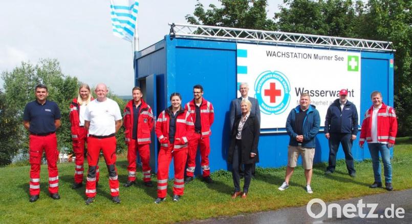 Statt Zelt nun ein Bürocontainer: Von hier aus versieht die Wasserwacht ihren Dienst am Murner See. Bild: Johannes Spindler/exb