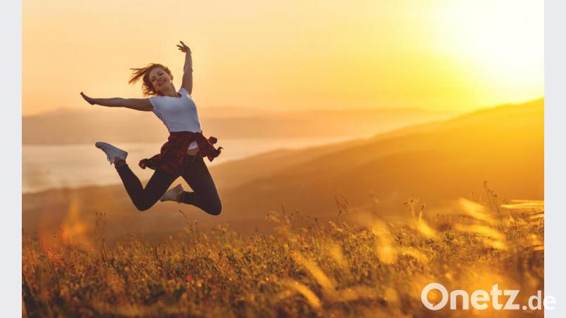 Botenstoffe, die in unserem Gehirn freigesetzt werden, sorgen dafür, dass wir uns glücklich fühlen. Bild: JenkoAtaman – stock.adobe.com