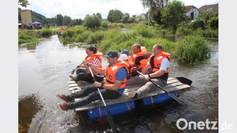 Sicherheit war oberstes Gebot: Bei den Floß-Ausflügen waren Schwimmwesten Pflicht. Bild: wro