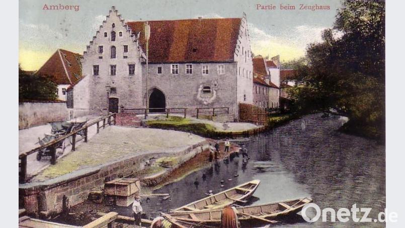 Das Kurfürstliche Zeughaus mit davor in die Vils mündendem Stadtgraben vor der ersten Stadtmauer. Bild: Privatarchiv Dieter Dörner