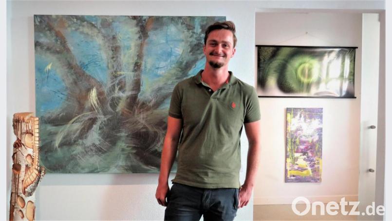 Tobias Ziegler von der Betzenmühle bei Plößberg hat eine professionelle Ausbildung als Designer an der Fachschule für Produktdesign Selb hinter sich. In seiner Heimat zeigt er nun öffentlich seine ersten Gehversuche als Maler und Skulpturenkünstler. Bild: ubb