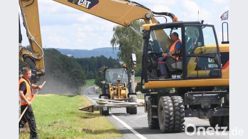 Die Bauarbeiten auf der B22 zwischen Wendersreuth und Altenstadt/WN sind planmäßig gestartet. Bisher gibt es noch keine Probleme. Bild: Gabi Schönberger