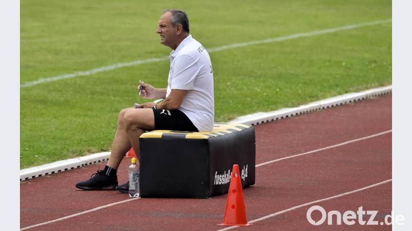 Karl-Heinz Wagner, Trainer des FC Amberg, fordert von seiner Mannschaft in Passau ein ganz anderes Auftreten als zuletzt gegen Bogen. Archivbild: Hubert Ziegler