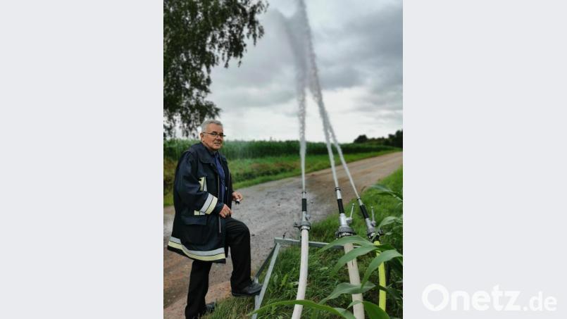 Schon seit ein paar Jahren nicht mehr als aktiver Floriansjünger an der Front, jedoch bisher immer noch mit &quot;vorne dabei&quot; war Ehrenkreisbrandinspektor Hans Zetlmeisl – so auch beim 64. Maschinistenlehrgang der Feuerwehren des Landkreises Tirschenreuth. Bild: mde