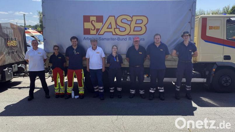 Andreas Brunner (links) mit seinem Team an Ehrenamtlichen nach der Rückkehr aus dem Katastrophengebiet in Rheinland-Pfalz. Bild: ASB RV Jura