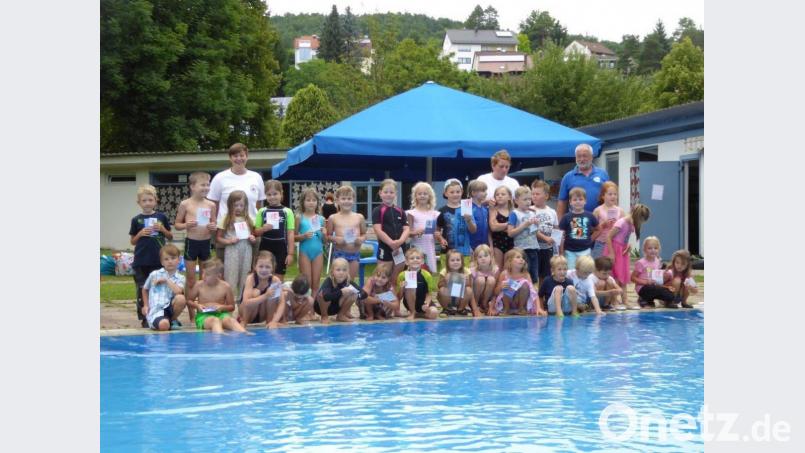 Einer großen Nachfrage erfreuen sich die Schwimmkurse des Fördervereins Freibad Etzelwang und der Wasserwacht im Freibad Etzelwang. Bild: sre
