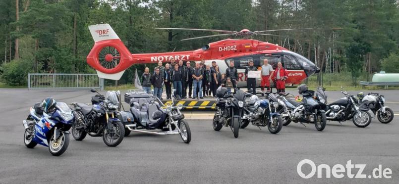 Die Motorradfreunde Dietersdorf unterstützen mit ihrer Spende die Arbeit der Luftrettung. Bild: Motorradfreunde Dietersdorf