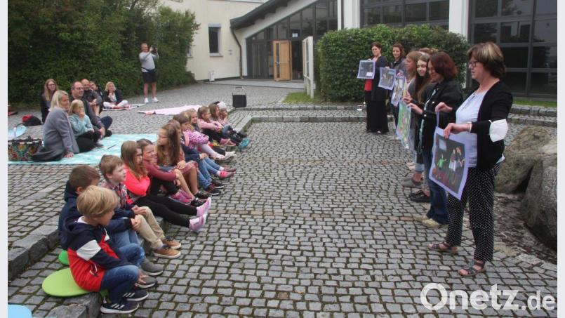 Der Ernst des Lebens, wie er im Bilderbuch von Dr. Sabine Jörg beschrieben ist, wurde vom Kinderhauspersonal auch in Bildern vorgestellt. Bild: wro