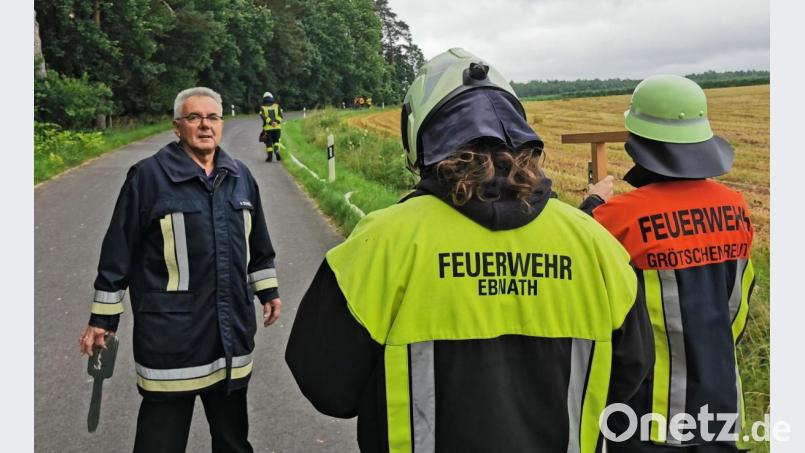 Der 64. Maschinistenkurs war wohl der letzte, an dem Ehrenkreisbrandinspektor Hans Zetlmeisl aktiv als Ausbilder fungierte. Im Alter von 71 Jahren und nach 30 Jahren als Ausbilder für Maschinisten der Feuerwehren im Landkreis Tirschenreuth ist Schluss. Bild: mde