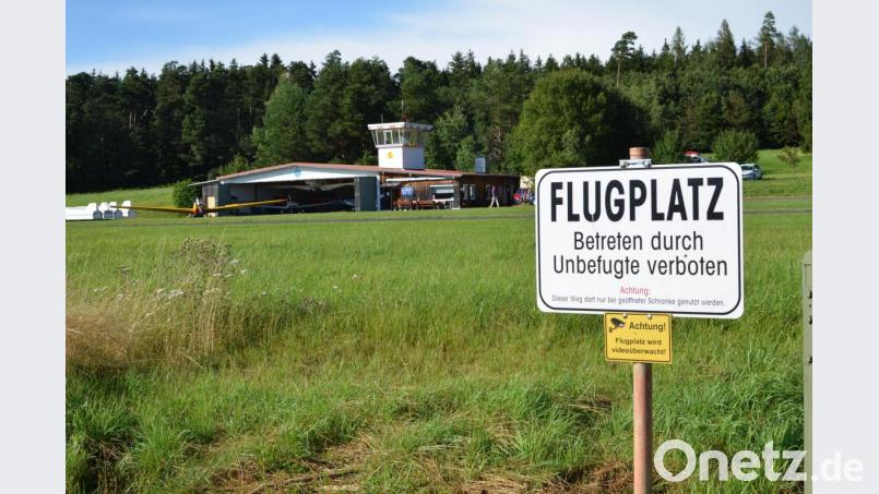 Anwohner fühlen sich zunehmend durch den Fluglärm, der vom Flugplatz Schweißlohe ausgeht, belästigt. Bild: exb
