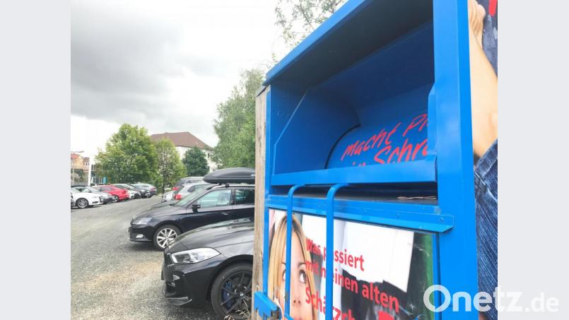 Altkleidercontainer wie dieser stehen verteilt im kompletten Landkreis Neustadt/WN und in Weiden. Immer wieder gibt es in Deutschland Meldungen, dass Menschen in den Behältern stecken bleiben. Bild: Gabi Schönberger
