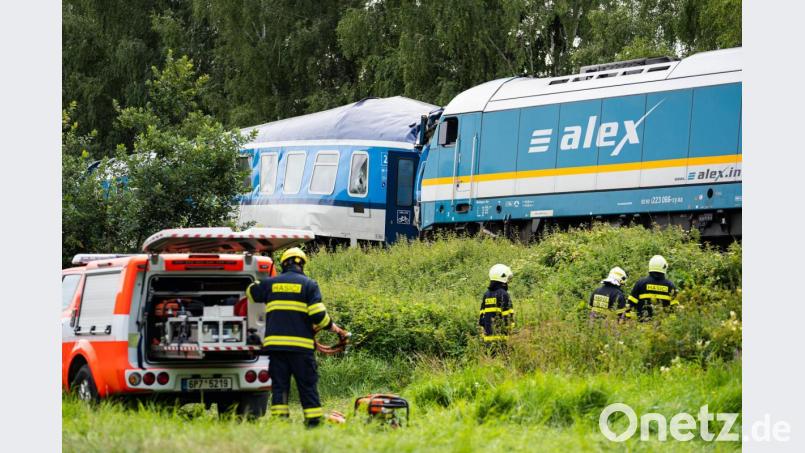 Einsatzkräfte eilen zum Unglücksort. Bild: Nicolas Armer