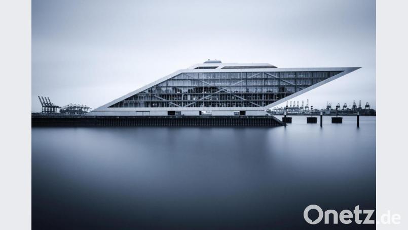 Mit dem Motiv &quot;Dockland&quot;, aufgenommen im Hamburger Hafen mit einer Langzeitbelichtung, holte Robert Christ eine der beiden Medaillen. Insgesamt räumte der Waldsassener zwei der drei Medaillen ab. Bild: Robert Christ/exb