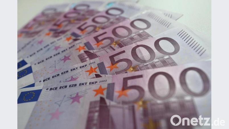 Nur 500-Euro-Noten, insgesamt 26000 Euro hat ein 32-Jähriger gefunden - und zurückgegeben. Bild: Karl-Josef Hildenbrand