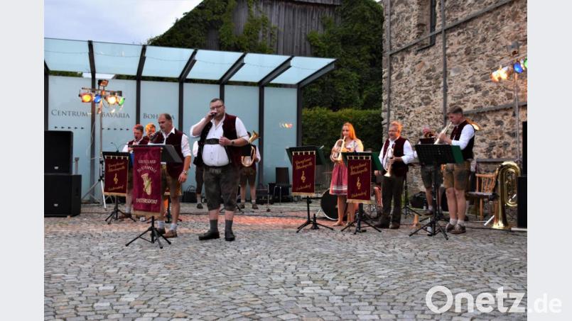 Bei den "Schönseer Abendklängen" erfreuten die Musiker der Grenzlandblaskapelle Dietersdorf. Bild: exb