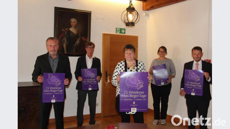 Matthias Ziegler, Horst Petzold, Petra Vorsatz, Astrid Karl und Oberbürgermeister Jens Meyer freuen sich über die Max-Reger-Tage, die am 13. August starten. Bild: stg