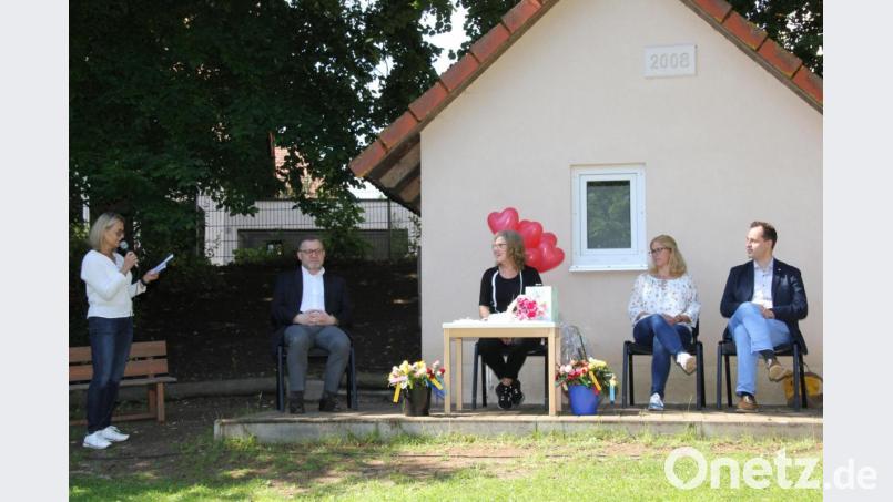 Großer Bahnhof für Lucia Toth (Mitte) bei der Abschiedsfeier mit (von links) Einrichtungsleiterin Rita Strobl, Dekan Markus Brunner, BRK-Fachbereichsleiterin Anja Hopf und BRK-Geschäftsleiter Sebastian Schaller. Bild: ads