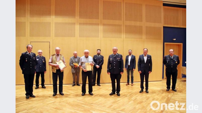 Die langjährigen Mitglieder der Feuerwehr Neustadt an der Waldnaab wurden ebenfalls geehrt Bild: jma