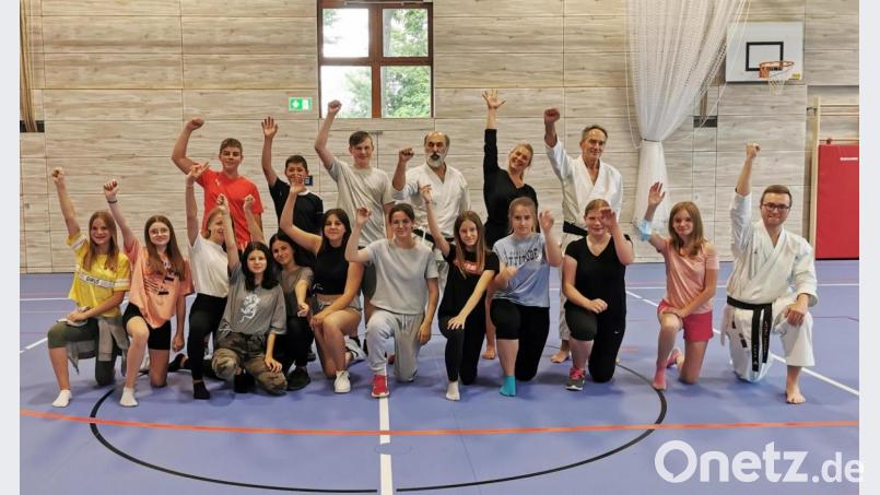Die Mittelschüler waren nach diesem Lehrgang restlos begeistert. Einige haben sich spontan den offiziellen Trainingseinheiten des Karate-Dojo im Sportzentrum angeschlossen. Bild: dob