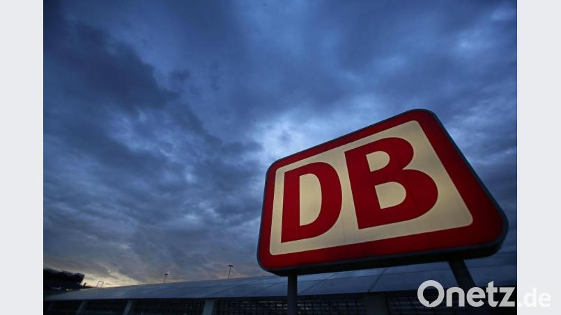 Das Logo der Deutschen Bahn. Symbolbild: Oliver Berg/dpa