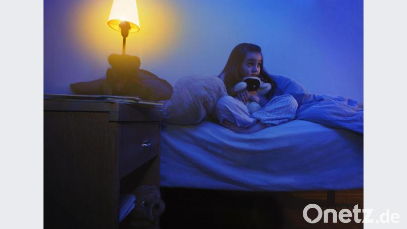 Die Angst vor Dunkelheit und dem Monster im Schrank mag für andere nicht nachvollziehbar sein, aber die Angst des Kindes ist reell. Symbolbild:  Design Pics/dpa