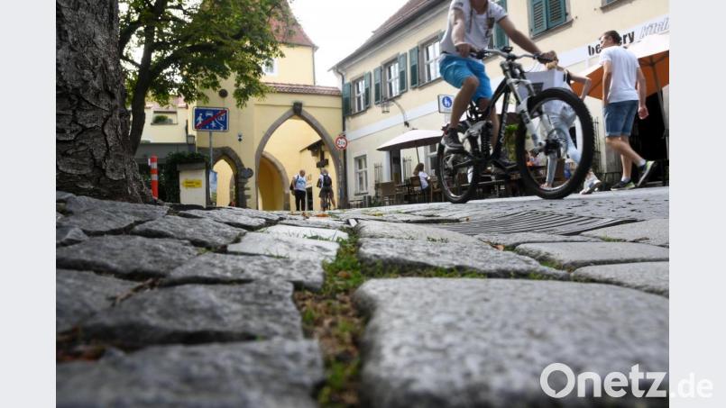 Weiden will das Thema Barrierefreiheit in der Innenstadt angehen. Die Stadt liefert damit einen von vier Gründen, warum sie aus einem bayerischen Sonderfonds fast zwei Millionen Euro Förderung erhält. Bild: Gabi Schönberger