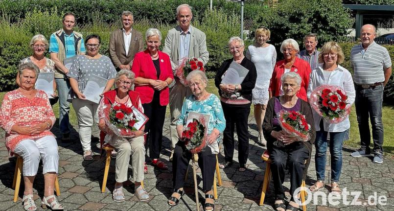 Stellvertretend für alle 41 Jubilare ehrte die AWO die anwesenden in der Jahreshauptversammlung. Bild: R. Kreuzer