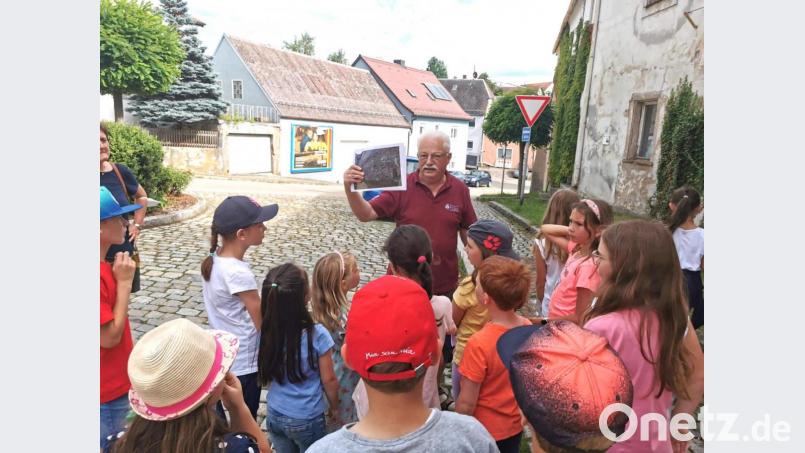 An der Dreifaltigkeit in Waldthurn erzählt Georg Schmidbauer so manche &quot;Geistergeschichte&quot;. Bild: fvo