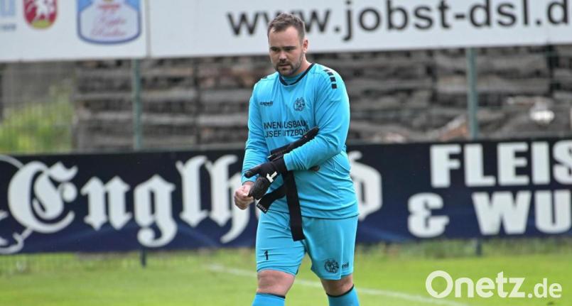 Für sein Foul in der 24. Minute beim Derby in Ammerthal sah Gebenbachs Keeper Michael Nitzbon die Rote Karte und musste gehen. Archivbild: ref