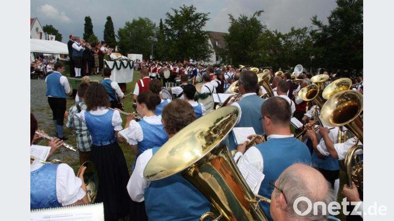 Erinnerungen werden wach. Elf Kapellen spielten zum 25. Geburtstag der Jugendblaskapelle Parkstein bei einem Kreismusikfest auf. Zum 30-Jährigen plant die Kapelle nur eine musikalische Tour durch Parkstein. Bild: adj