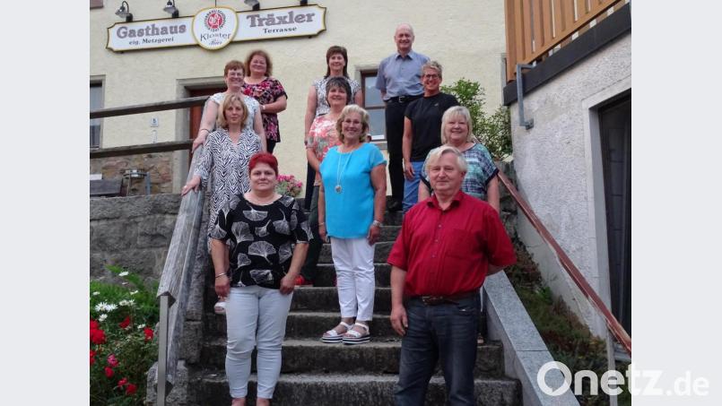 Die neue Vorstandschaft des GOV mit den Vorsitzenden Josef Köppl und Angelika Failer (vorne). Bürgermeister Walter Schauer und Fachberaterin Heidi Schmid (hinten, links) gratulierten zur Wahl. Bild: rkp