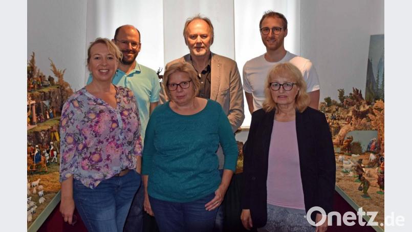 Mit einem Generationswechsel die nächsten Jahre gut gerüstet sind die Krippenfreunde Tirschenreuth (von links): Patricia Fellner, Ralph Möstl, Rita Krapf, Thomas Sporrer, Zweiter Vorsitzender Peter Stahl und Vorsitzende Marianne Stangl. Bild: tsp